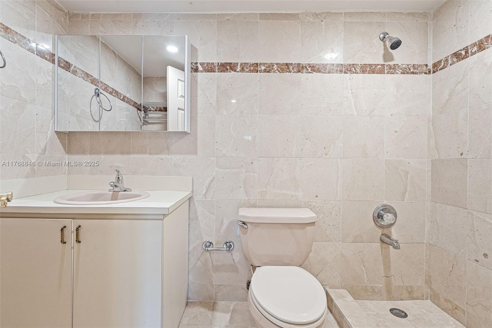 77 Crandon Boulevard, Unit 2B Key Biscayne, FL 33149 - Photo 24 of 32