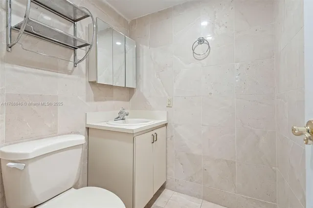 $424,900 | 77 Crandon Boulevard, Unit 2B, Key Biscayne, FL 33149