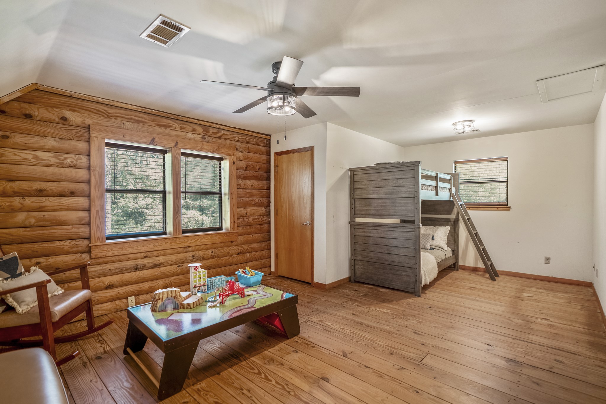 31370 Lazy Ridge Drive Waller, TX 77484 - Photo 30 of 43 Second inset upstairs.