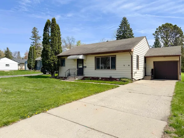 $164,900 | 1224 North Lake Street, Fergus Falls, MN 56537