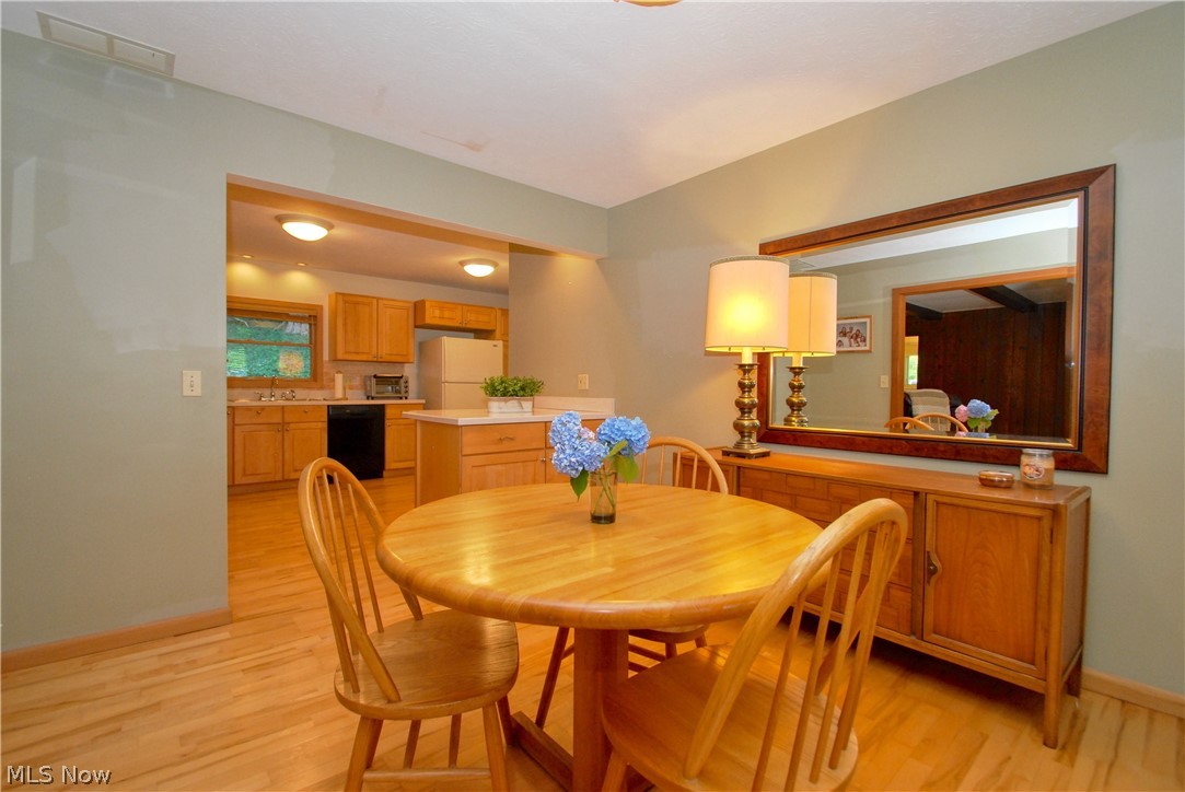 38036 Ridge Road Willoughby, OH 44094 - Photo 8 of 31