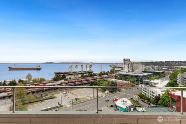 $550,000 | 521 5th Avenue West, Unit 805, Seattle, WA 98119
