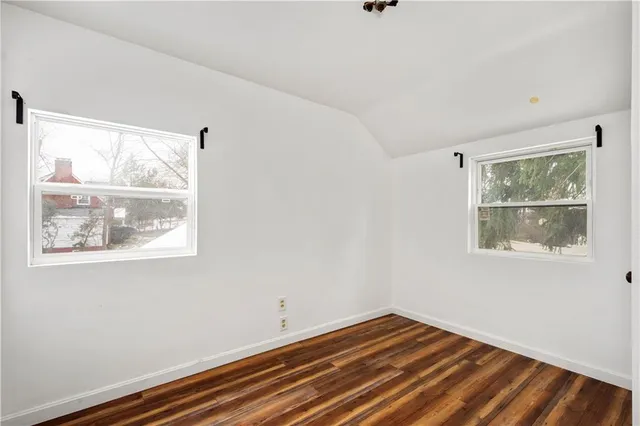a view of empty room with window