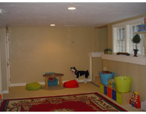 18 Damon Road Hanover, MA 02339 - Photo 8 of 10 Gallery Image 8