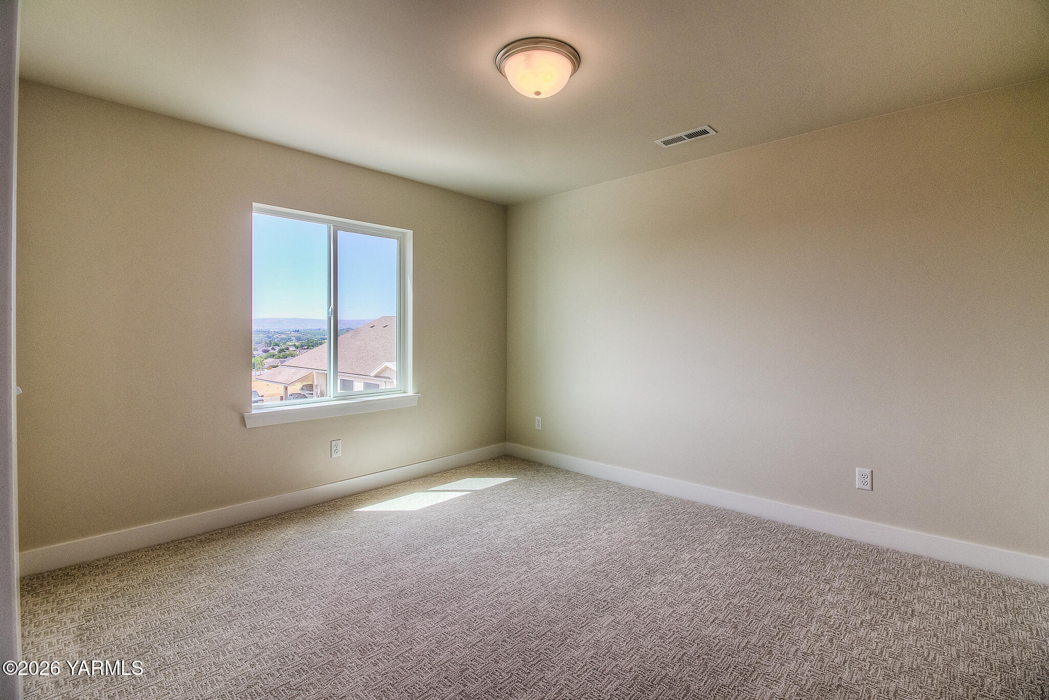 302 90th Avenue North Yakima, WA 98908 - Photo 11 of 22 Bedroom #2