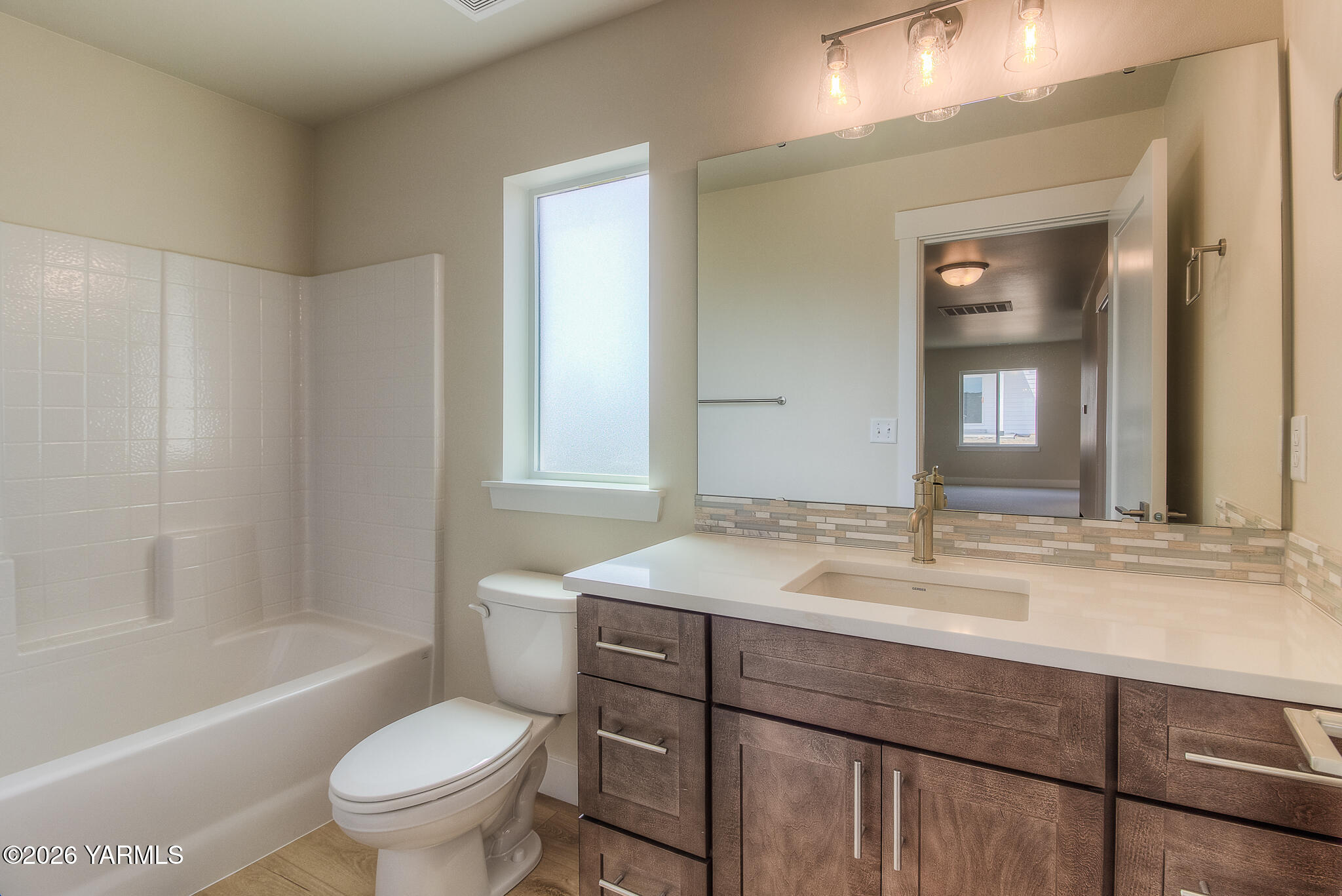 302 90th Avenue North Yakima, WA 98908 - Photo 14 of 22 Guest Bath