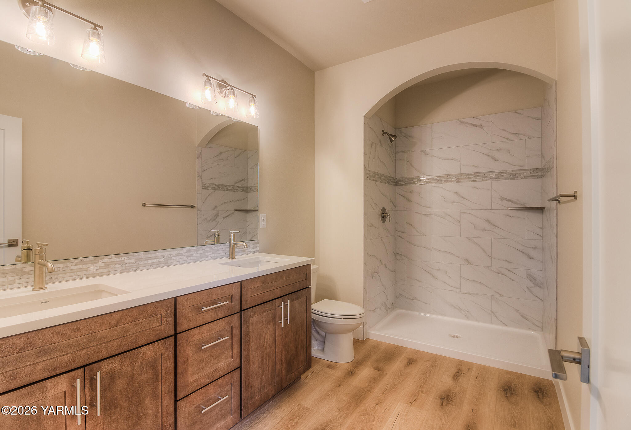 302 90th Avenue North Yakima, WA 98908 - Photo 22 of 22 Master Bath #1