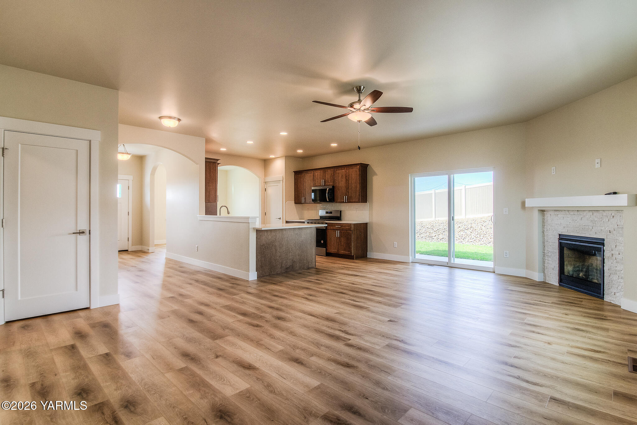 302 90th Avenue North Yakima, WA 98908 - Photo 7 of 22 Living Room #1