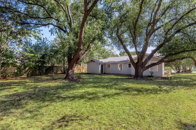 $1,400 | 1528 Ave P, Huntsville, TX 77340