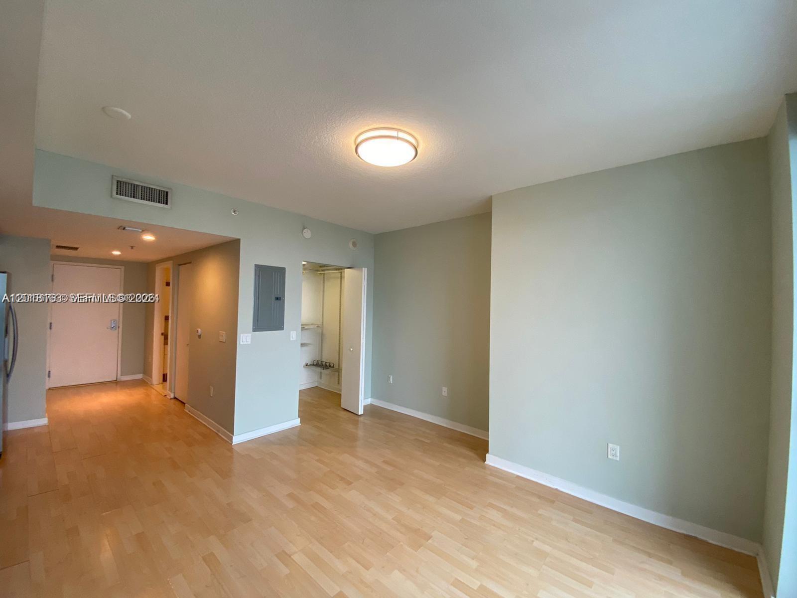 185 Southwest 7th Street, Unit 3306 Miami, FL 33130 - Photo 3 of 8