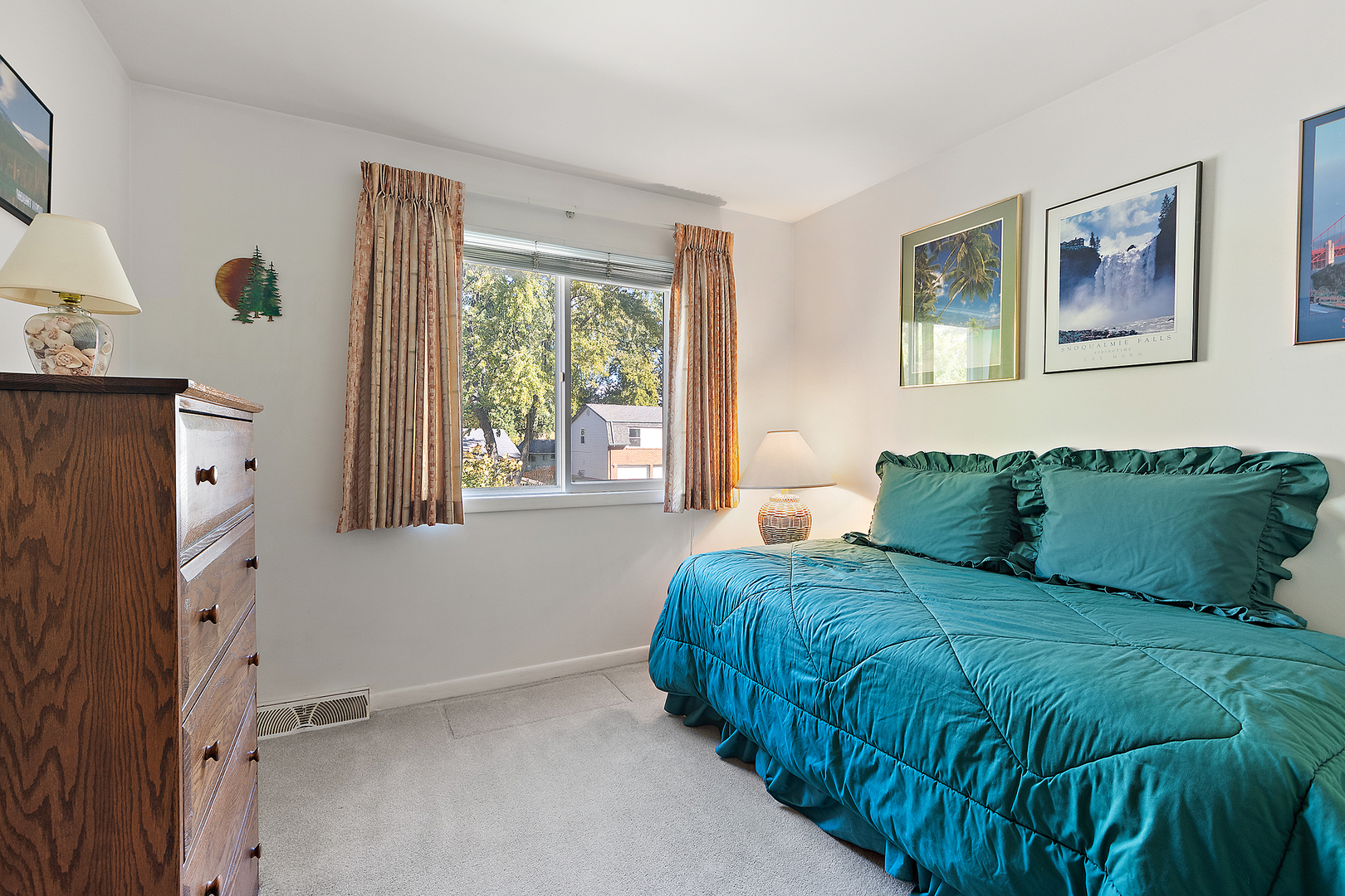 2 Vermont Circle Bolingbrook, IL 60440 - Photo 15 of 19 a large bed sitting in a bedroom next to a window