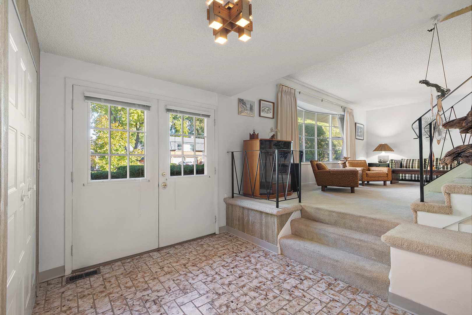2 Vermont Circle Bolingbrook, IL 60440 - Photo 2 of 19 a living room with furniture and a window