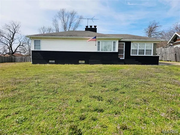 $210,000 | 406 North Commercial Street, Crocker, MO 65452