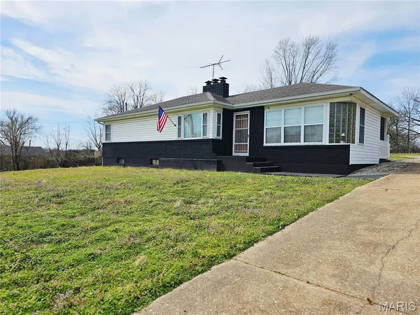 $210,000 | 406 North Commercial Street, Crocker, MO 65452