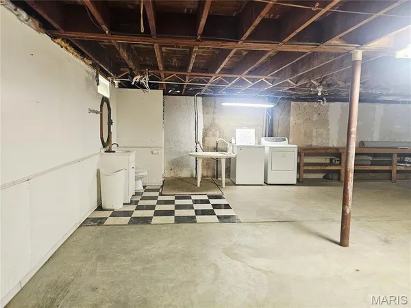 $210,000 | 406 North Commercial Street, Crocker, MO 65452