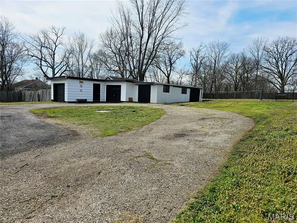 $210,000 | 406 North Commercial Street, Crocker, MO 65452