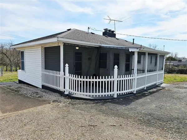 $210,000 | 406 North Commercial Street, Crocker, MO 65452