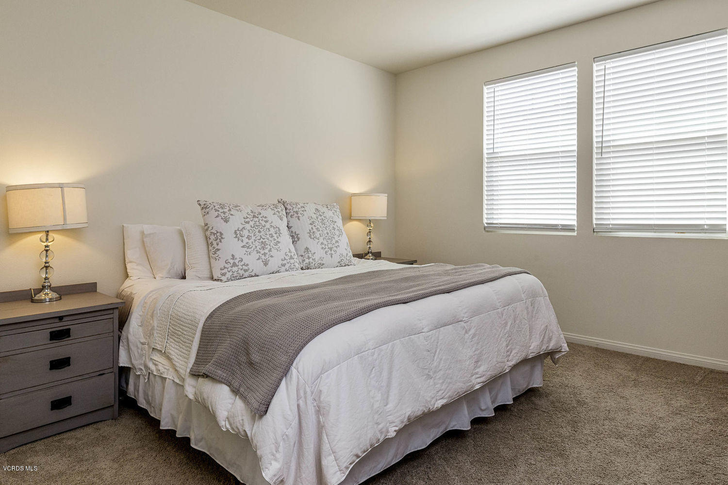 184 Stonegate Road Camarillo, CA 93010 - Photo 11 of 22 11_master_bedroom_