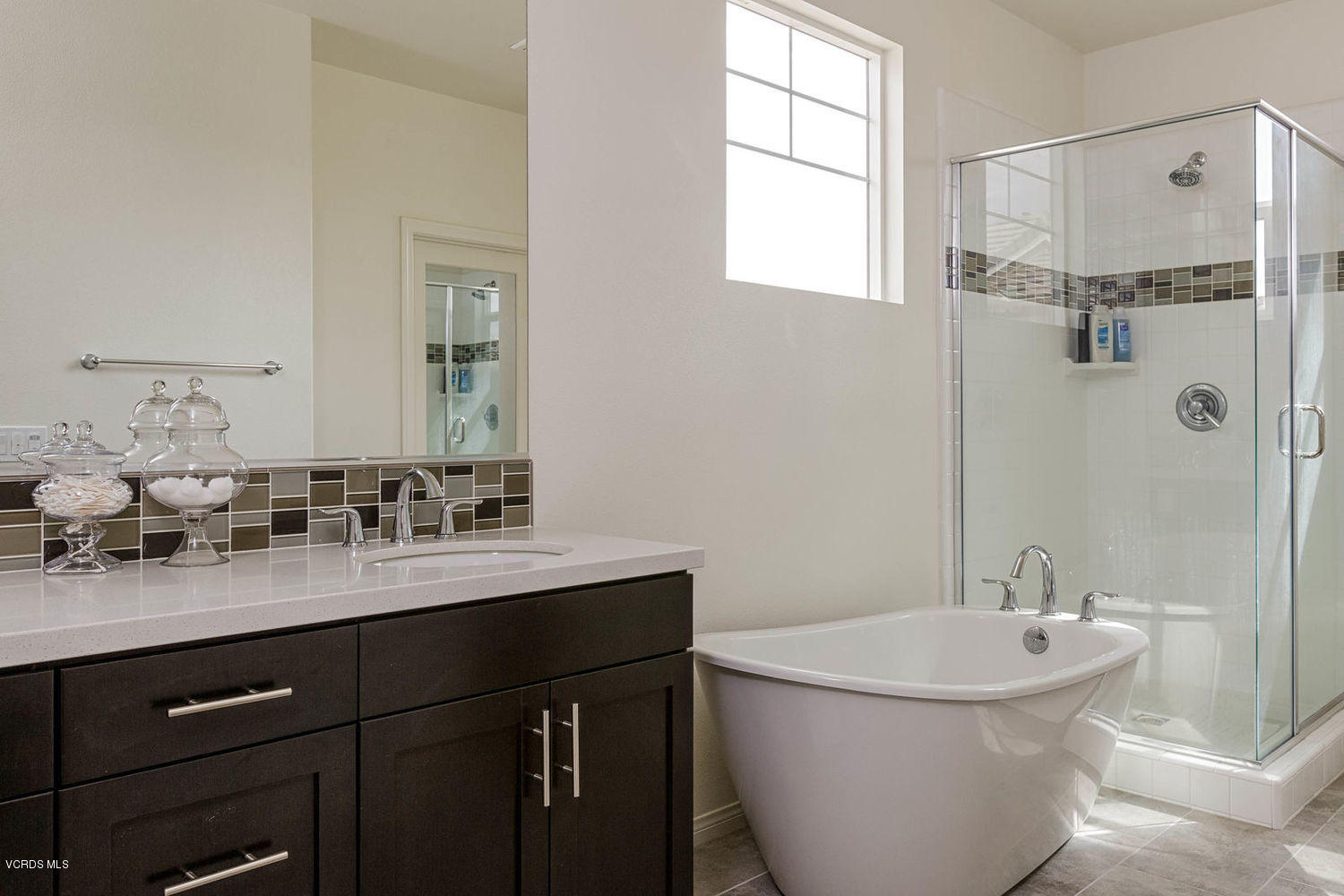 184 Stonegate Road Camarillo, CA 93010 - Photo 12 of 22 12_master_bath
