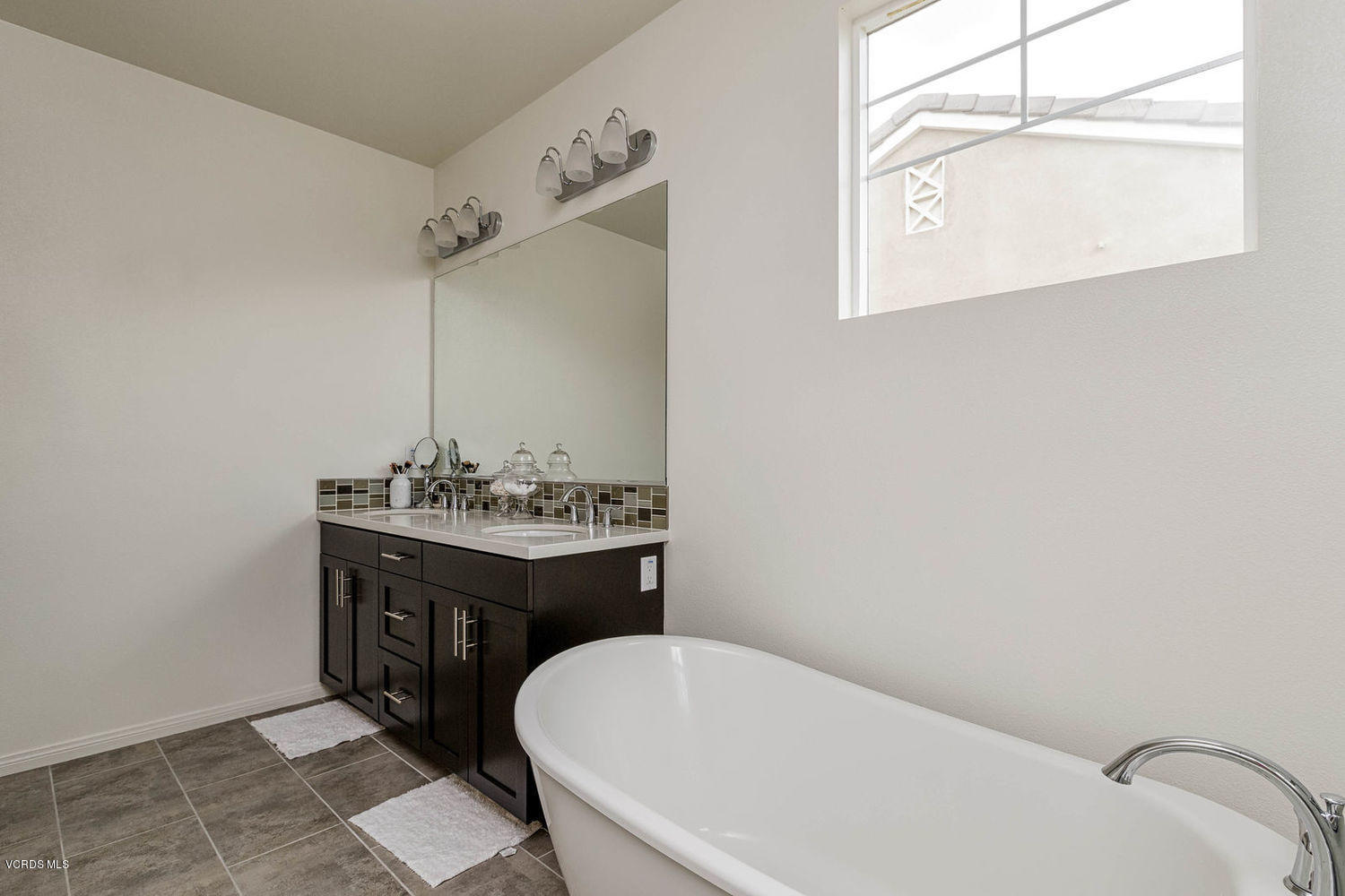 184 Stonegate Road Camarillo, CA 93010 - Photo 13 of 22 13_master_bath