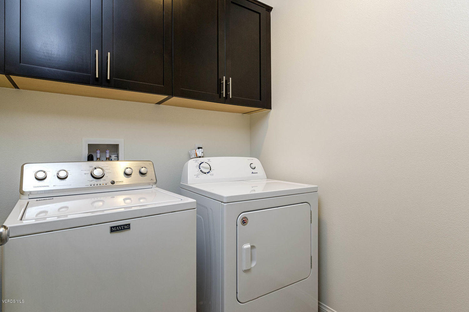 184 Stonegate Road Camarillo, CA 93010 - Photo 17 of 22 17_laundry_room_