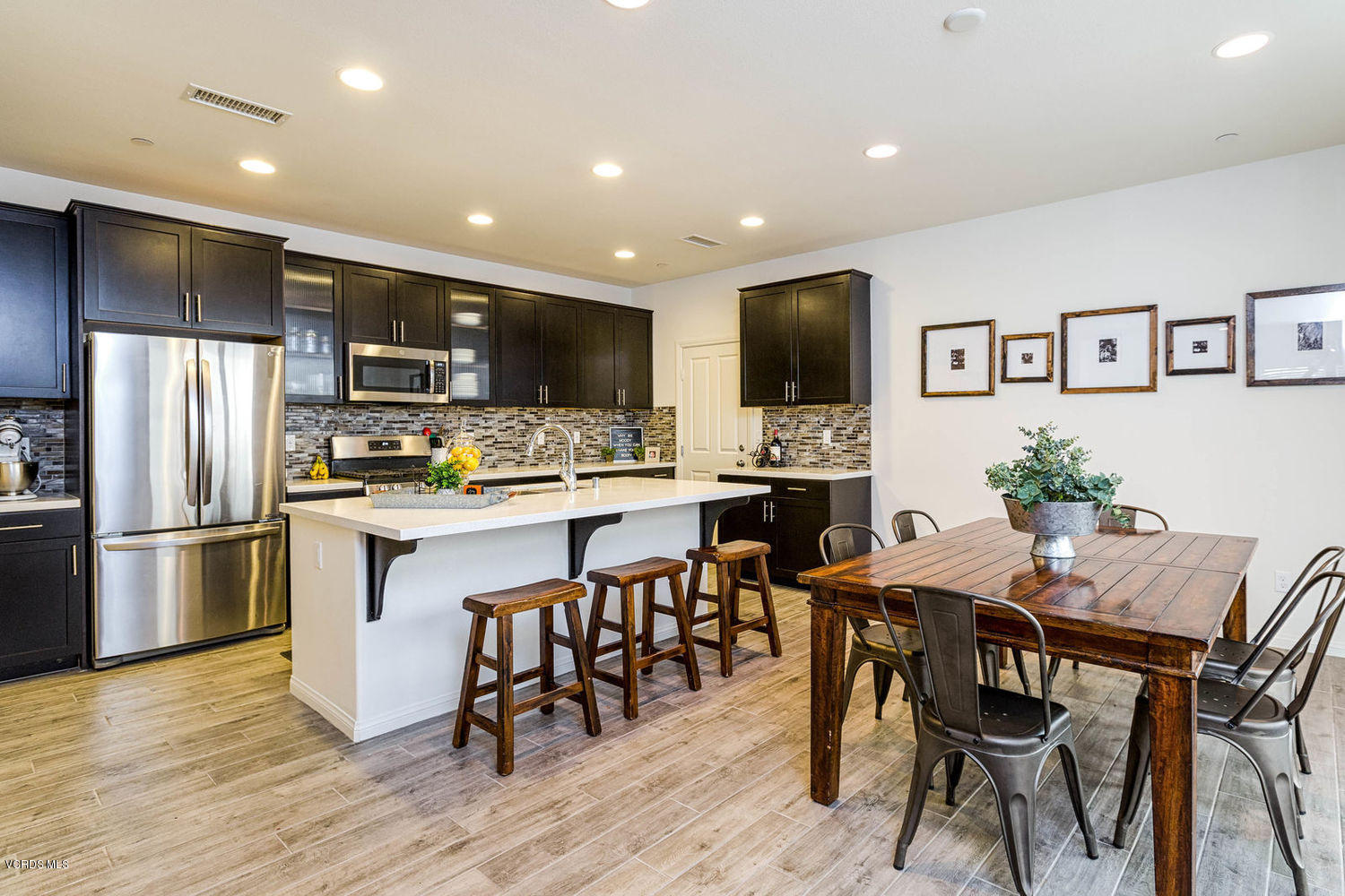 184 Stonegate Road Camarillo, CA 93010 - Photo 5 of 22 05_dining-kitchen