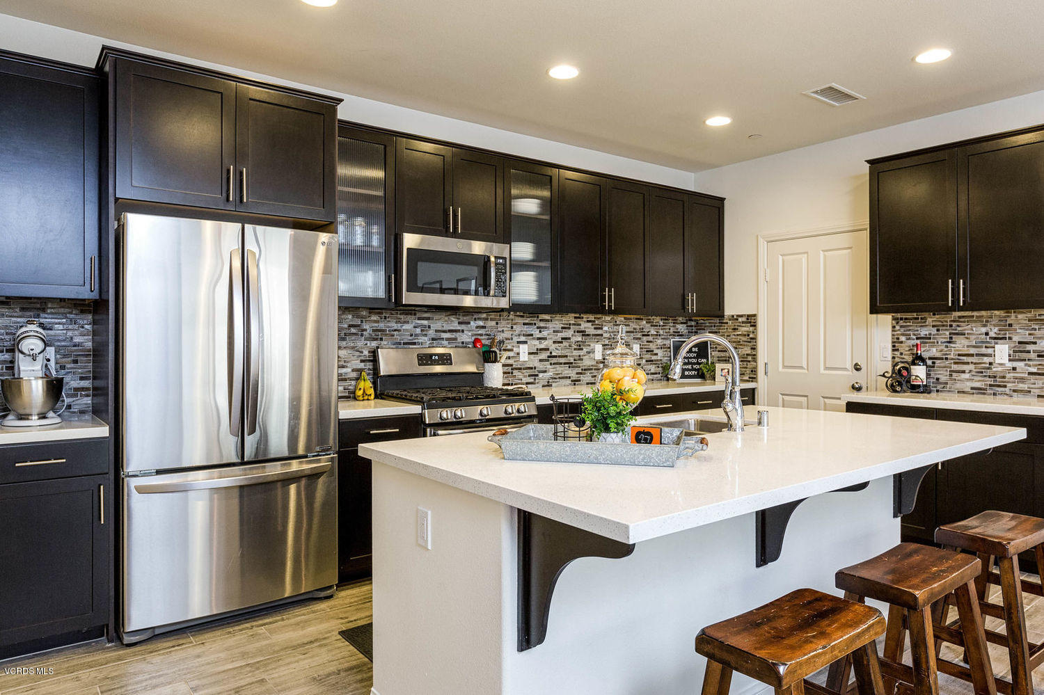 184 Stonegate Road Camarillo, CA 93010 - Photo 7 of 22 07_kitchen