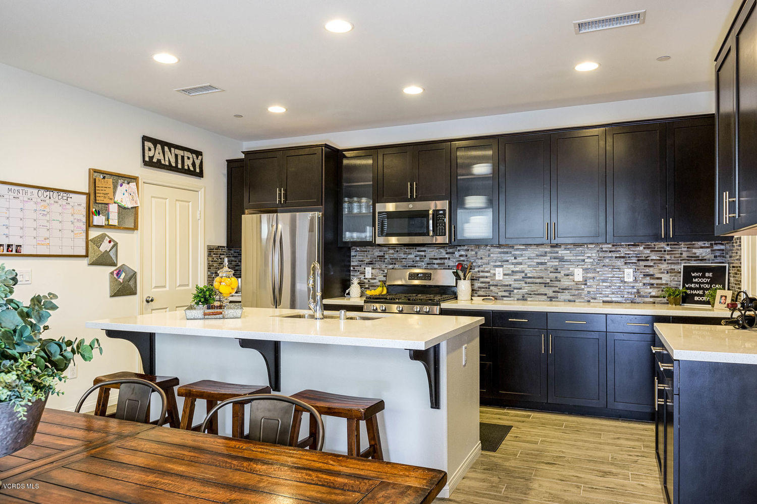 184 Stonegate Road Camarillo, CA 93010 - Photo 8 of 22 08_kitchen