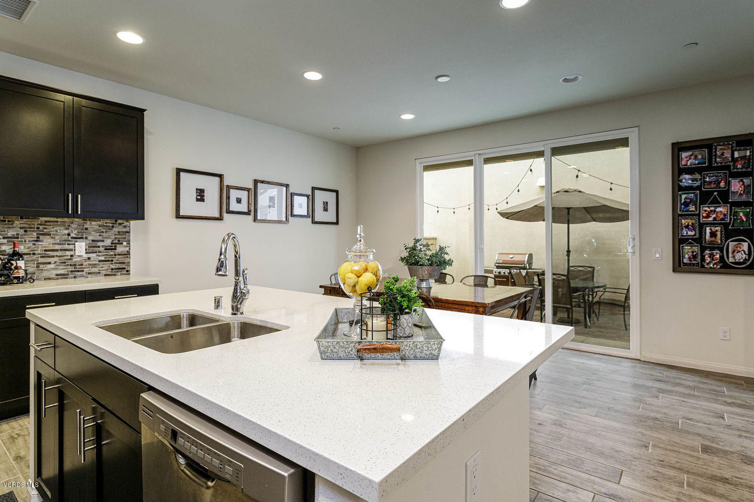 184 Stonegate Road Camarillo, CA 93010 - Photo 9 of 22 09_kitchen