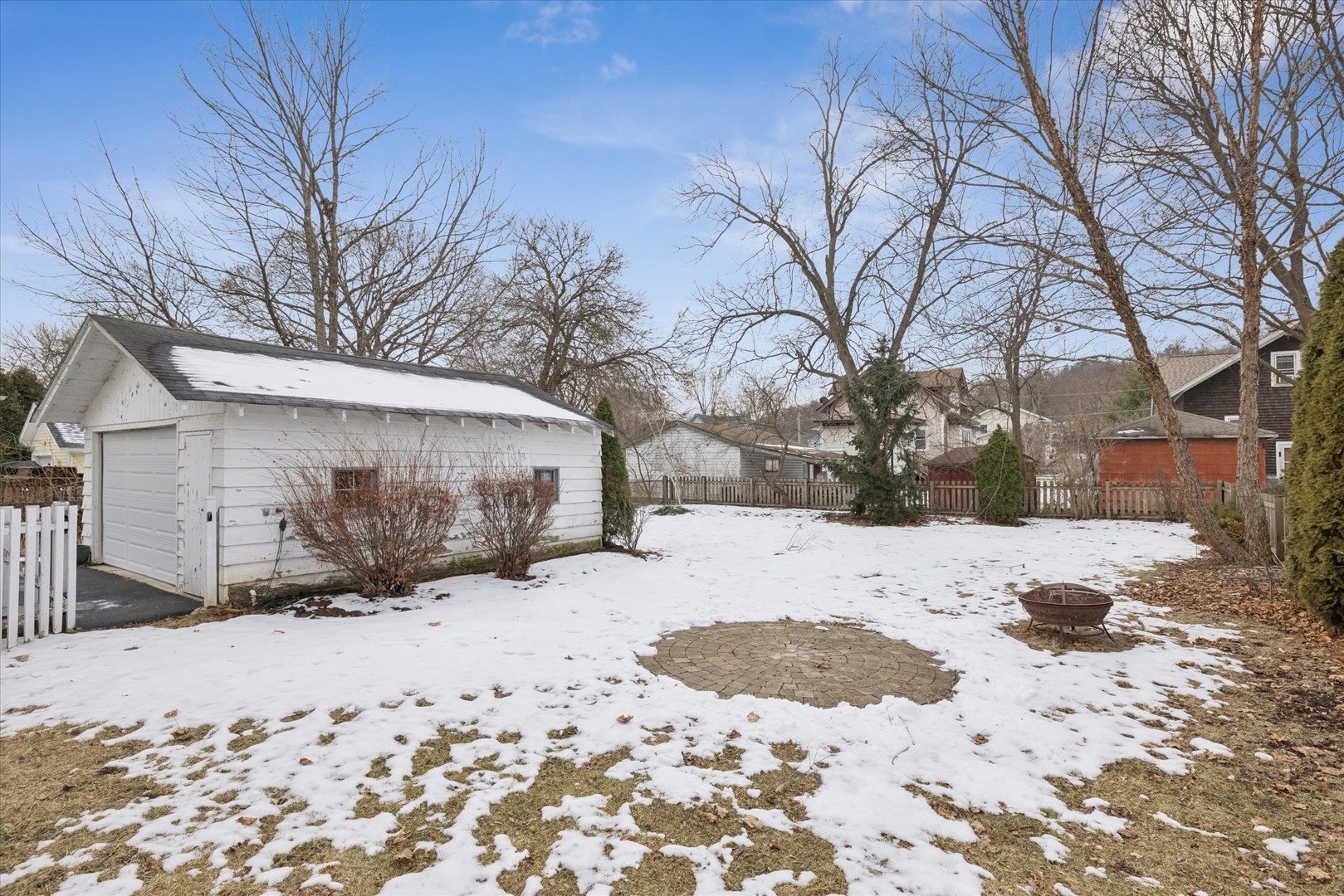21 Division Street Algonquin, IL 60102 - Photo 15 of 20 a view of a snow in the yard