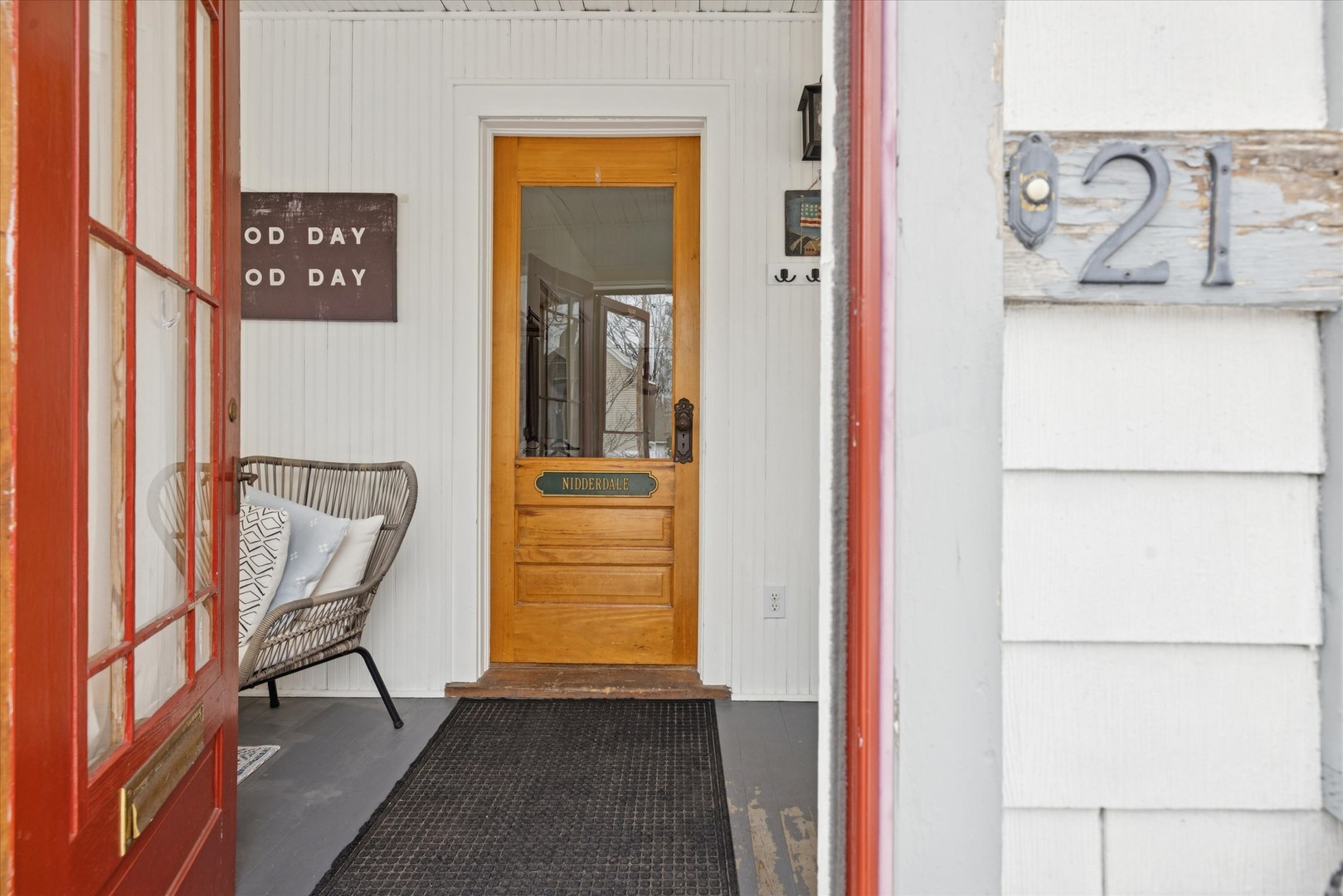 21 Division Street Algonquin, IL 60102 - Photo 2 of 20 a view of front door with hallway