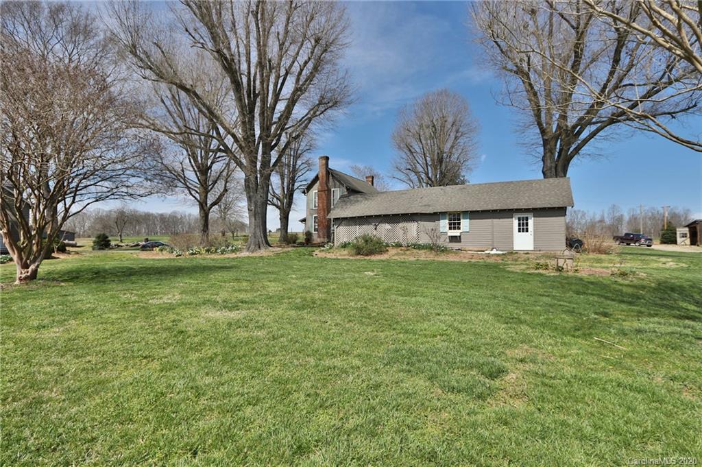 2945 Nesting Goose Road Yadkinville, NC 27055 - Photo 4 of 30 Gallery Image 4