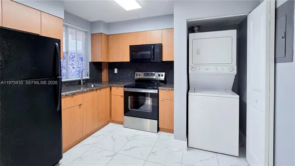$2,200 | 6045 Northwest 186th Street, Unit 307, Hialeah, FL 33015