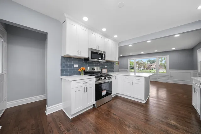 $409,900 | 9624 West Shore Drive, Oak Lawn, IL 60453