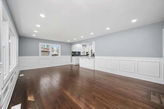 $409,900 | 9624 West Shore Drive, Oak Lawn, IL 60453