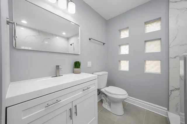 $409,900 | 9624 West Shore Drive, Oak Lawn, IL 60453