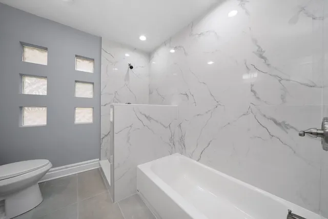 $409,900 | 9624 West Shore Drive, Oak Lawn, IL 60453