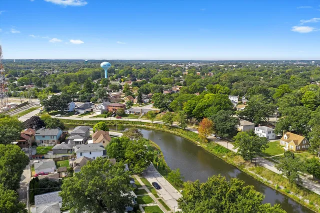 $409,900 | 9624 West Shore Drive, Oak Lawn, IL 60453