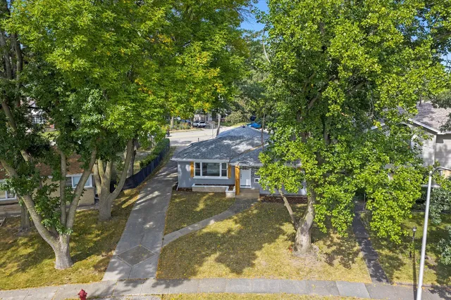 $409,900 | 9624 West Shore Drive, Oak Lawn, IL 60453