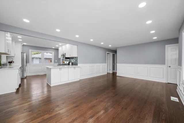 $409,900 | 9624 West Shore Drive, Oak Lawn, IL 60453