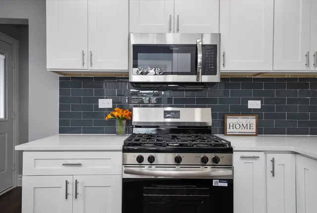 $409,900 | 9624 West Shore Drive, Oak Lawn, IL 60453