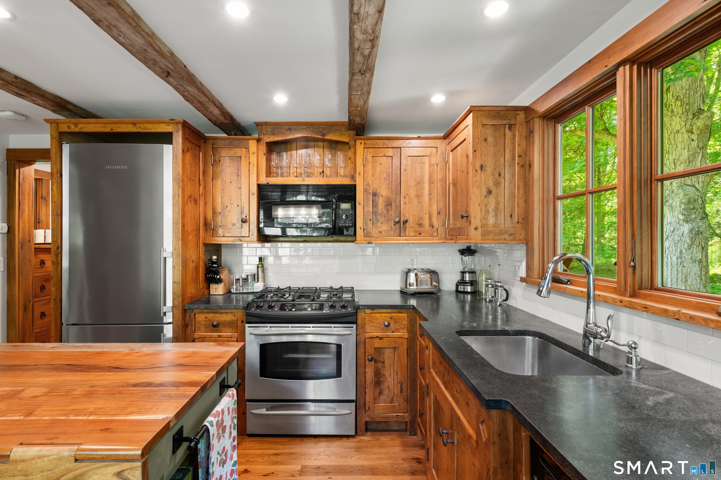 286 Lyons Plain Road Weston, CT 06883 - Photo 11 of 24
