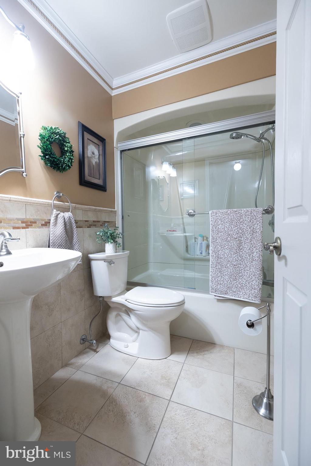 12 Henry Road Gibbsboro, NJ 08026 - Photo 33 of 53 Hall bath