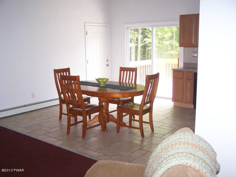 115 Lk Vw Road Greentown, PA 18426 - Photo 3 of 9