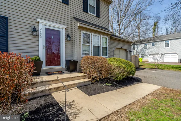 a house view with a outdoor space