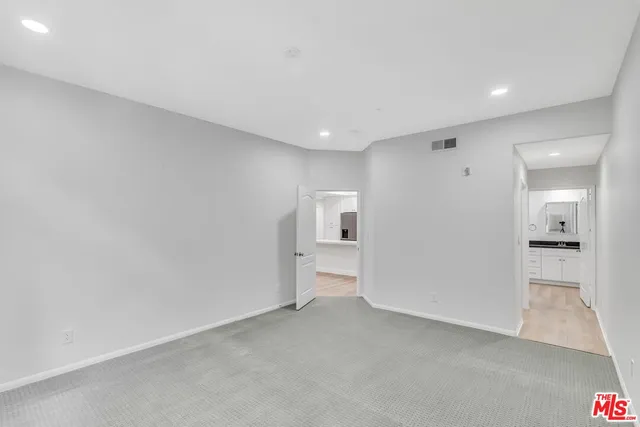 $3,795 | 4477 Woodman Avenue, Unit 207, Sherman Oaks, CA 91423