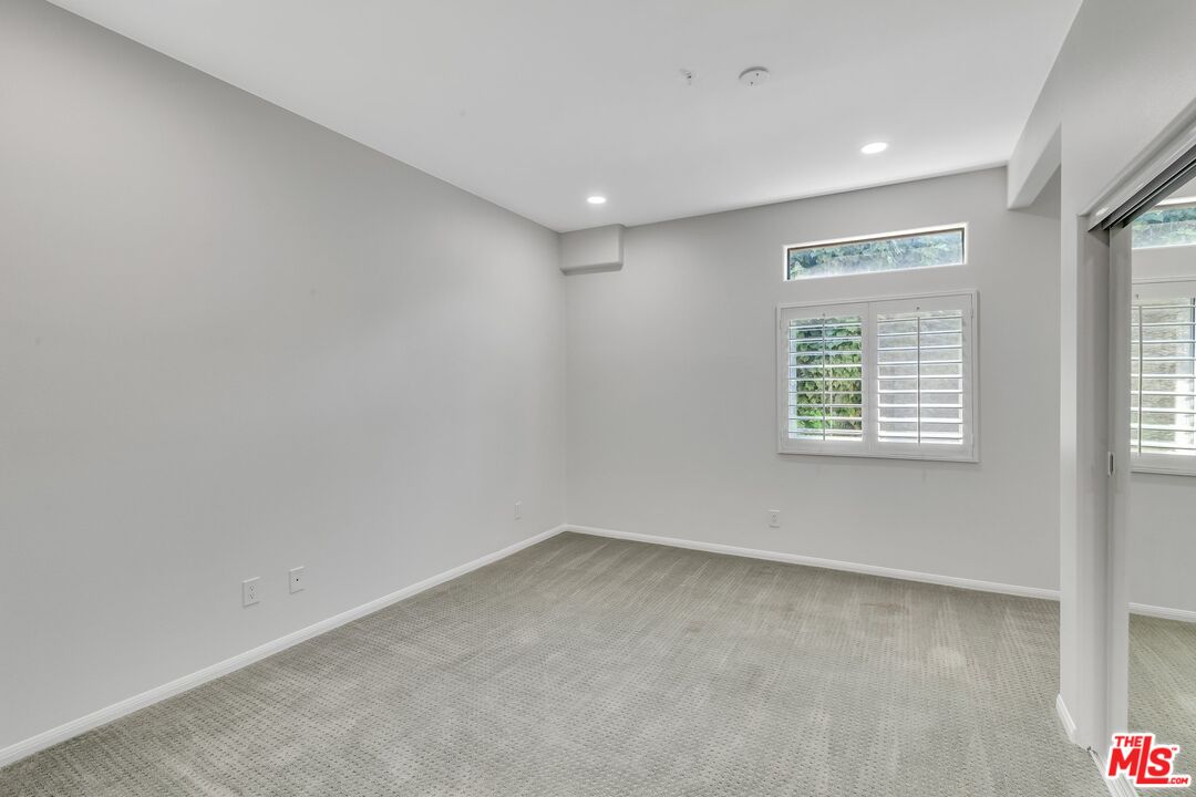 4477 Woodman Avenue, Unit 207 Sherman Oaks, CA 91423 - Photo 24 of 34 an empty room with a window