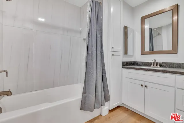 $3,795 | 4477 Woodman Avenue, Unit 207, Sherman Oaks, CA 91423