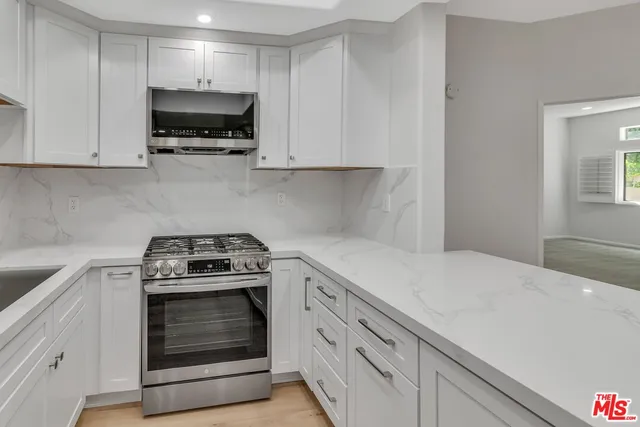 $3,795 | 4477 Woodman Avenue, Unit 207, Sherman Oaks, CA 91423