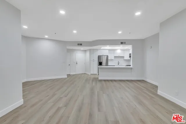 $3,795 | 4477 Woodman Avenue, Unit 207, Sherman Oaks, CA 91423